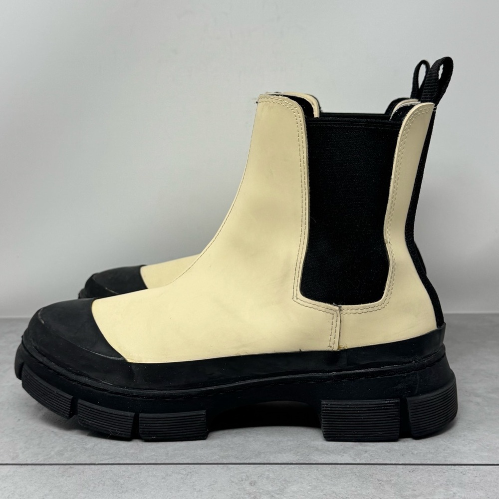 Blondo Black & Cream HELGA Chelsea Ankle Boots Pull On Waterproof Size 7.5